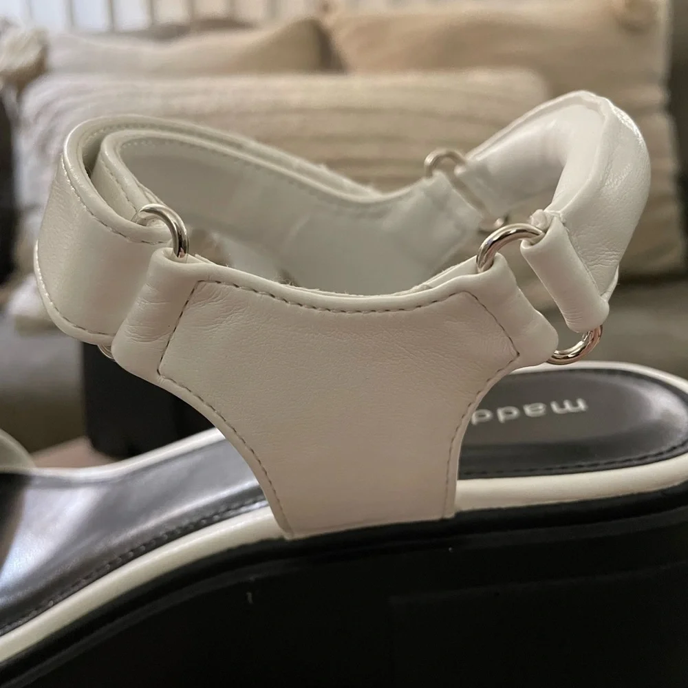 NWB Madden Girl Grandy‎ Chunky Platform Sandals - 9.5